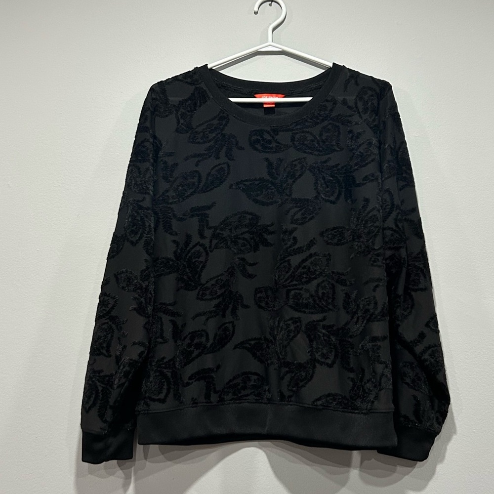Sweater w velvet detailing